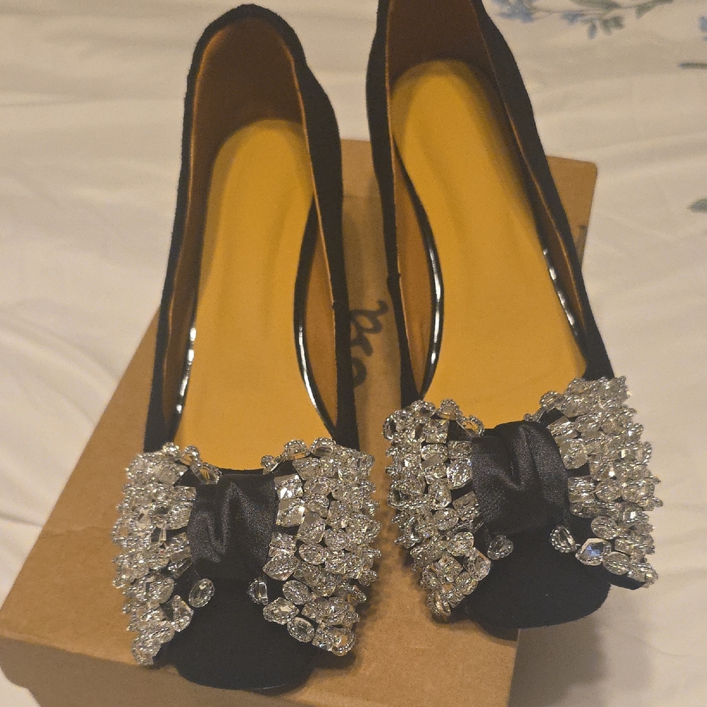 Chic Black Flats with Crystal Accents Size 9. New In Box